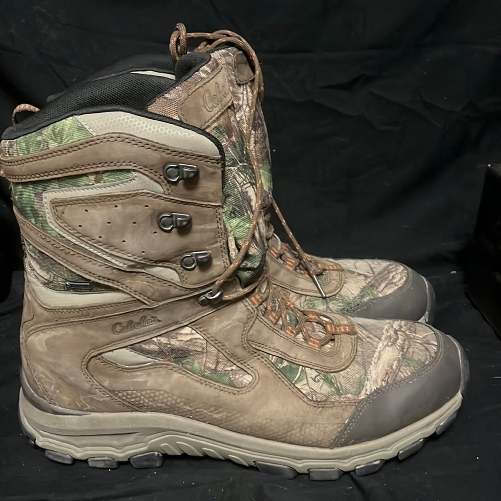 CABELA’S- thinsulate boots. NWOB